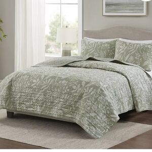 NWT Madison Park Essentials Quilt Set Vines Sage Cal King